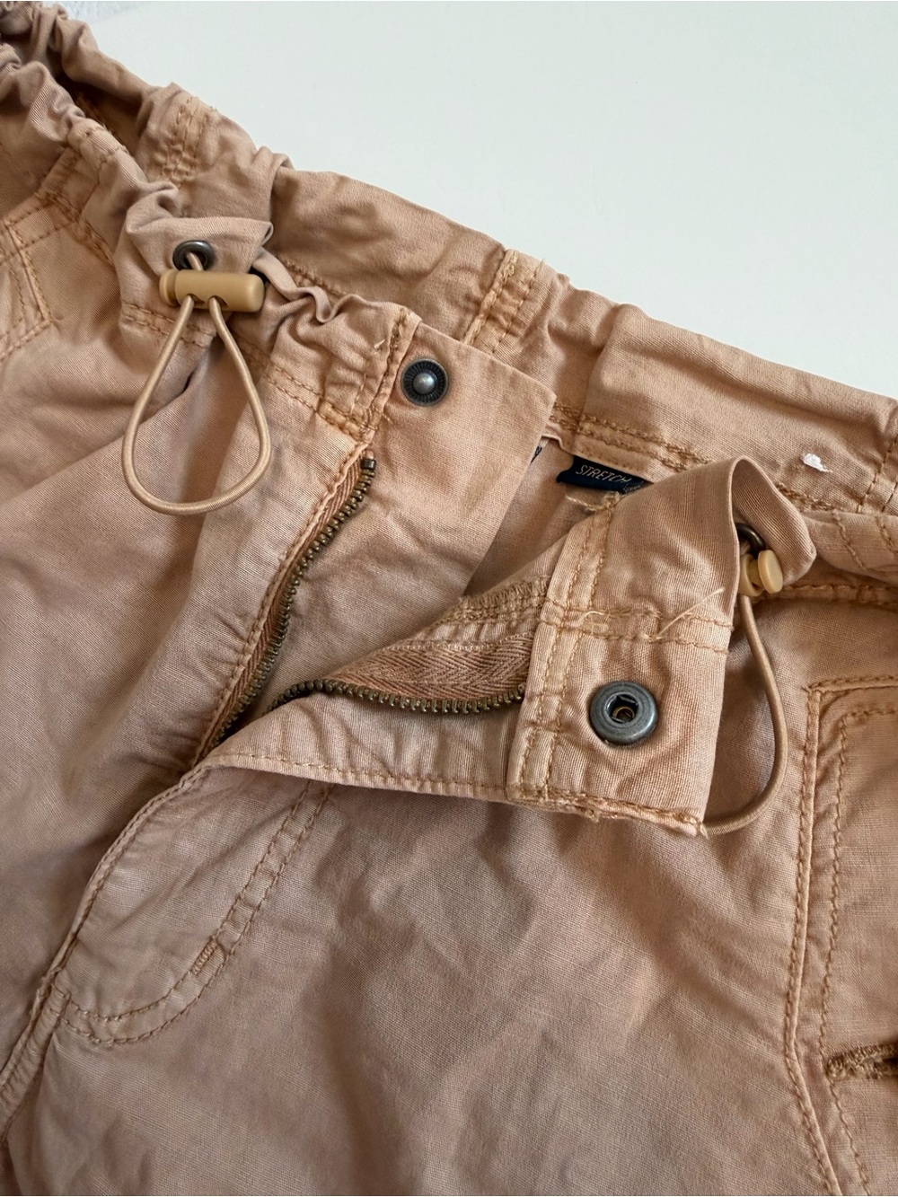 American Eagle Snappy Stretch Low-Rise Baggy Parachute Pants in Beige Tan Brown - Picture 9 of 15